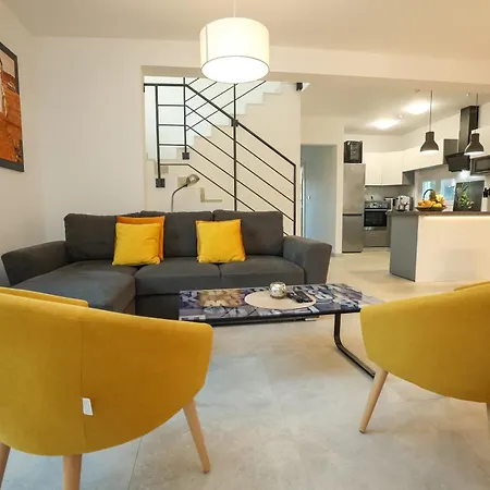 Gabi With Heated Pool Nyaraló *