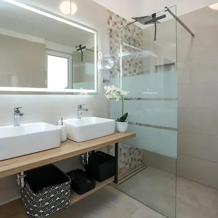 Gabi With Heated Pool * Božava