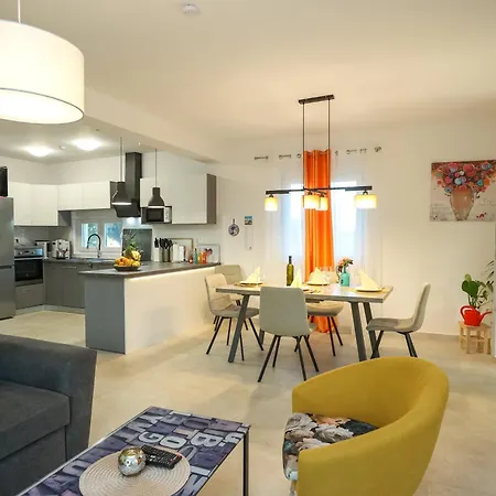 Gabi With Heated Pool *