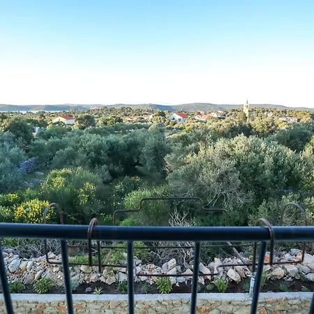 Gabi With Heated Pool Božava