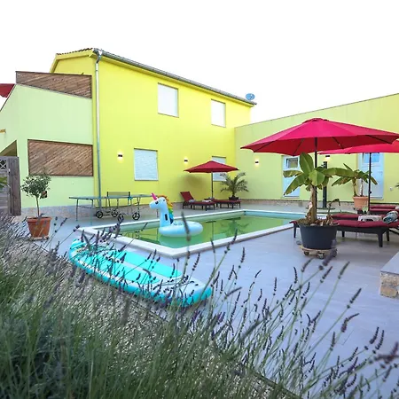 Gabi With Heated Pool * Božava