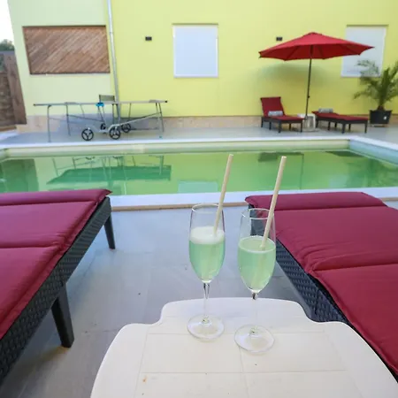 Gabi With Heated Pool *