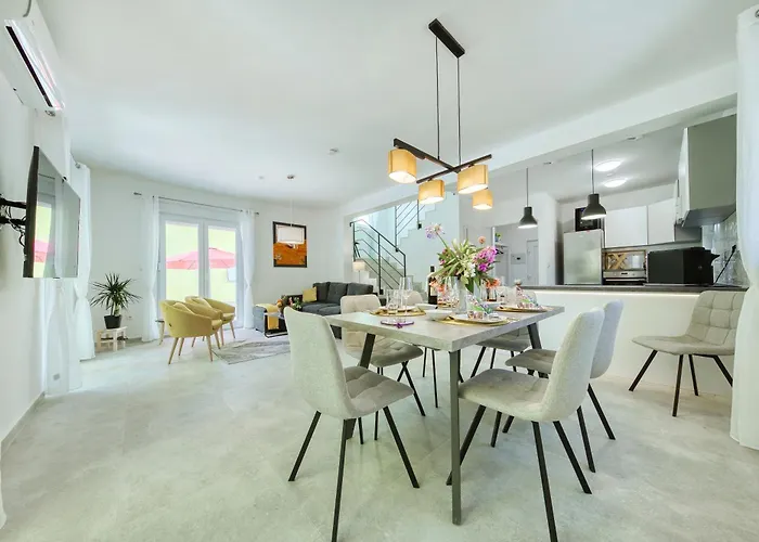 Gabi With Heated Pool * Božava