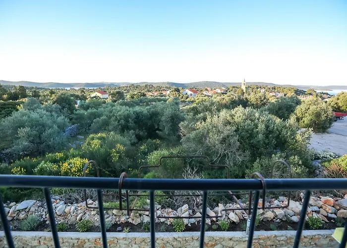 Gabi With Heated Pool Božava
