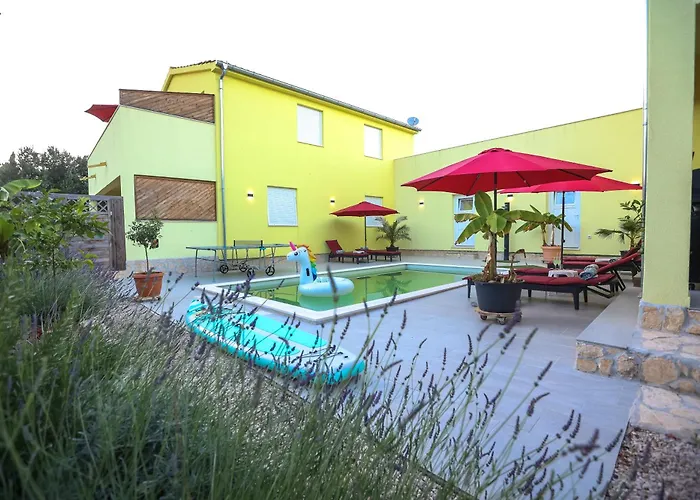 Gabi With Heated Pool * Božava