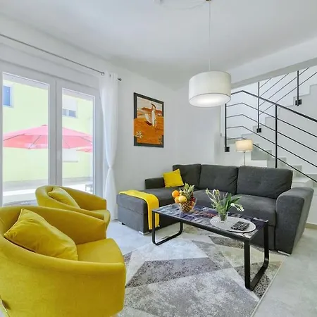 Gabi With Heated Pool 別荘 *