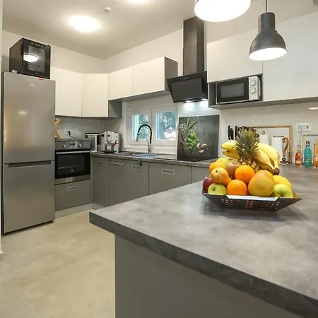 別荘 Gabi With Heated Pool *