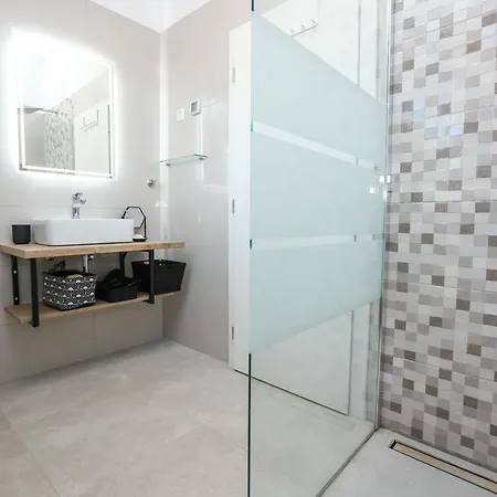 Gabi With Heated Pool * Božava