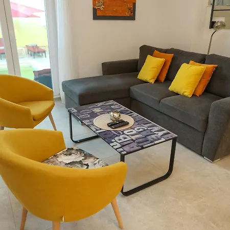 Gabi With Heated Pool