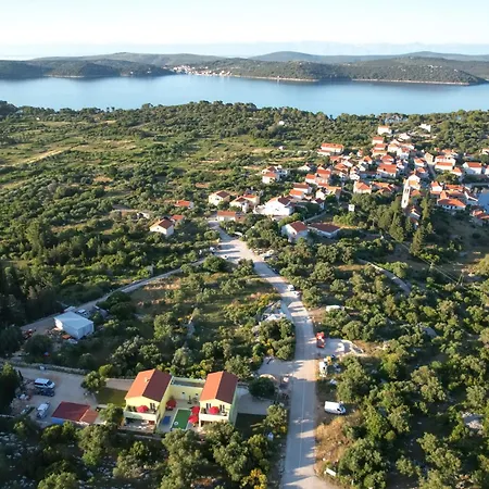 別荘 Gabi With Heated Pool