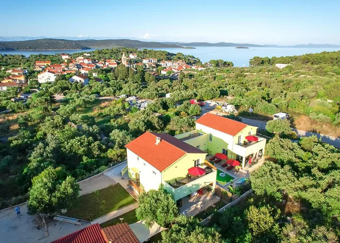 Tatil Evi Gabi With Heated Pool Božava