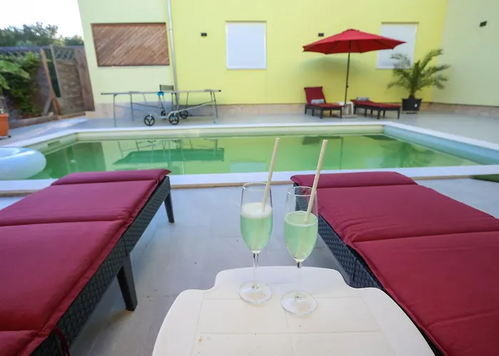 Gabi With Heated Pool *